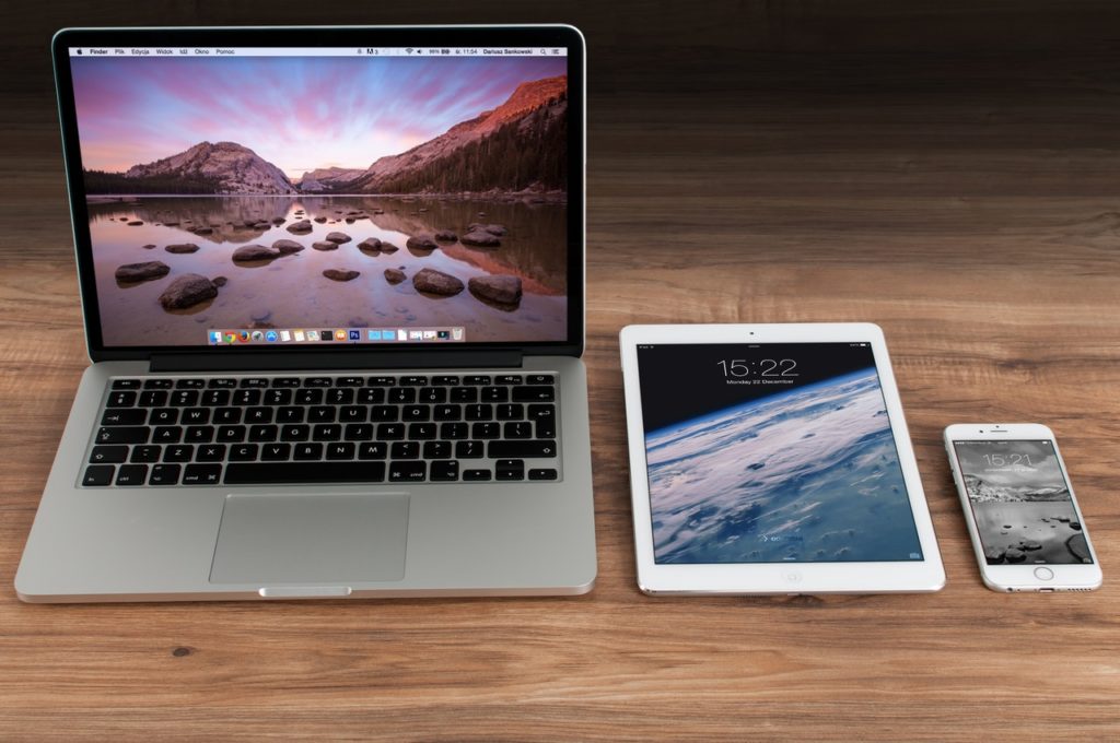 Apple products on a table representing stolen items resold for profit