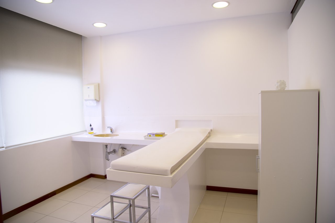 A doctor's examination room, representing hearsay evidence admitted in a medical malpractice case