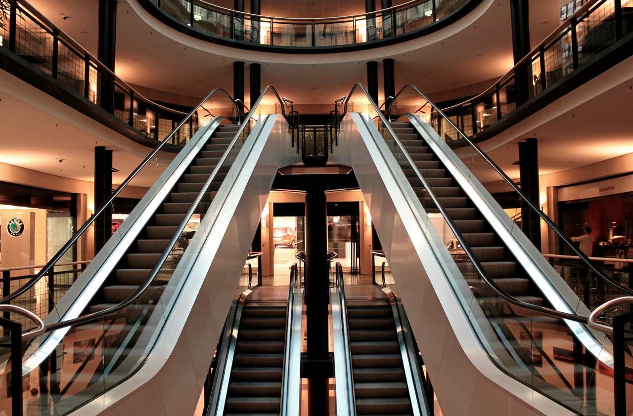 An empty shopping mall representing business interruption insurance claims