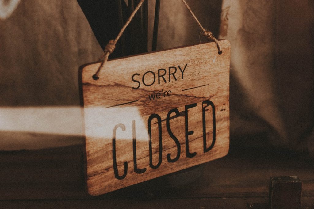 Closed sign representing business interruption claims due to covid
