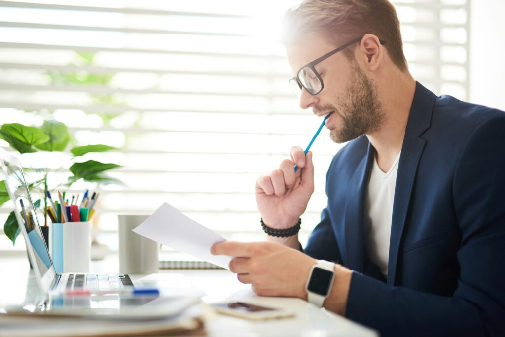 Person checking a document representing the enforceability of contractual amendments
