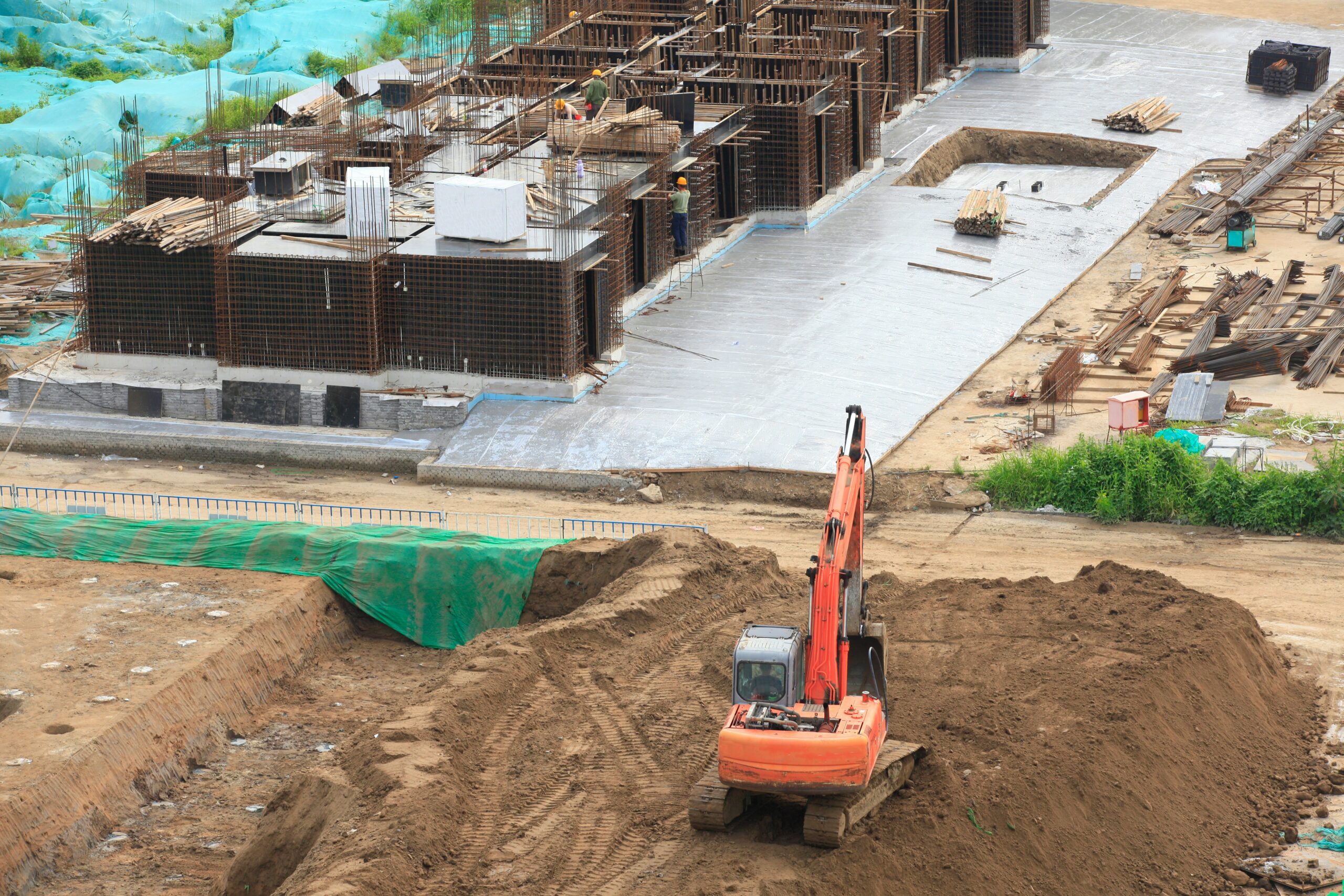 Aerial view of a construction site, representing the civil fraud and bankruptcy case of Aquino vs. Bondfield and Forma-Con case.